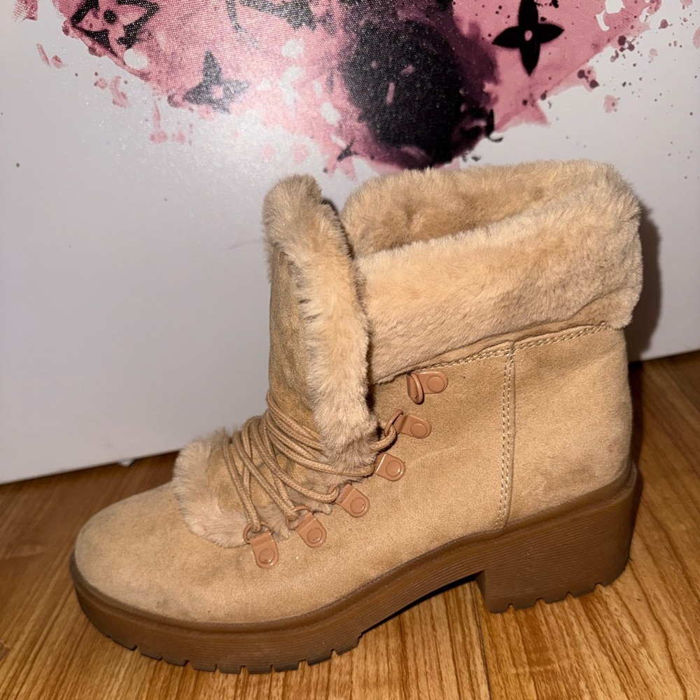 Tan Faux Fur Winter Hiking /Combat Boots Size 8.5